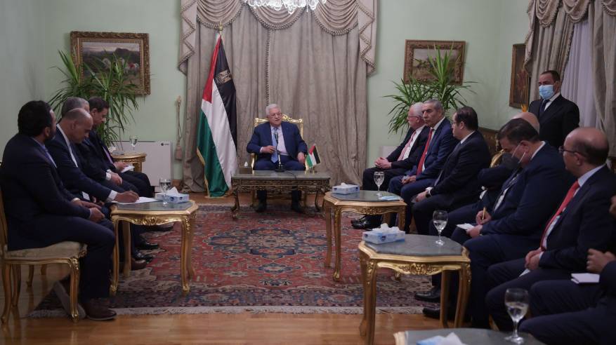 الرئيس يلتقي عددا من كبار الإعلاميين المصريين