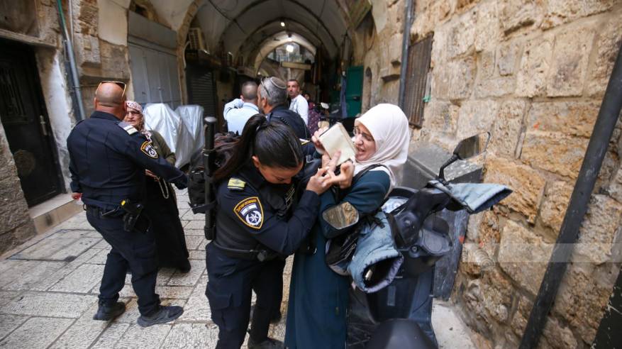 تواصل انتهاكات الاحتلال: إصابات واعتقالات وإخطارات واعتداءات للمستوطنين