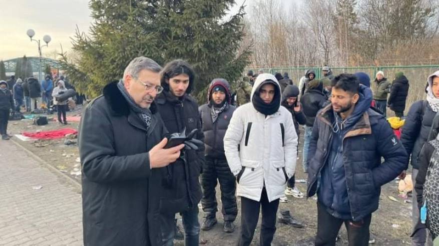 السفير الدجاني يطمئن على أبناء جاليتنا وطلبتنا على الحدود الأوكرانية البولندية