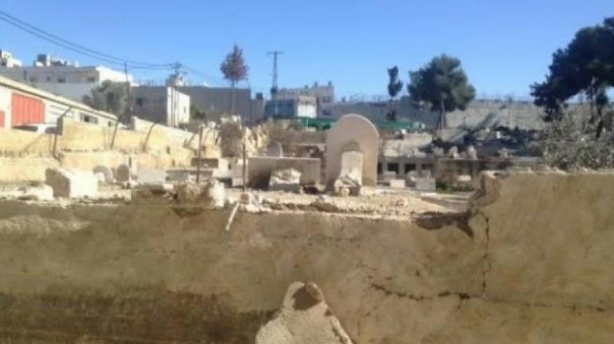 الاحتلال يهدم سور مقبرة في قرية ظهر المالح جنوب غرب جنين