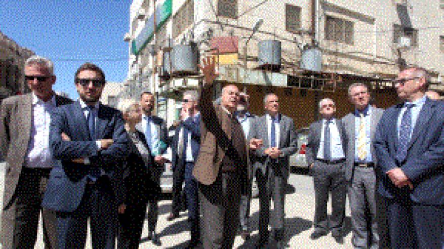ممثل الاتحاد الأوروبي ودبلوماسيون يطلعون على الأوضاع العامة في محافظة الخليل