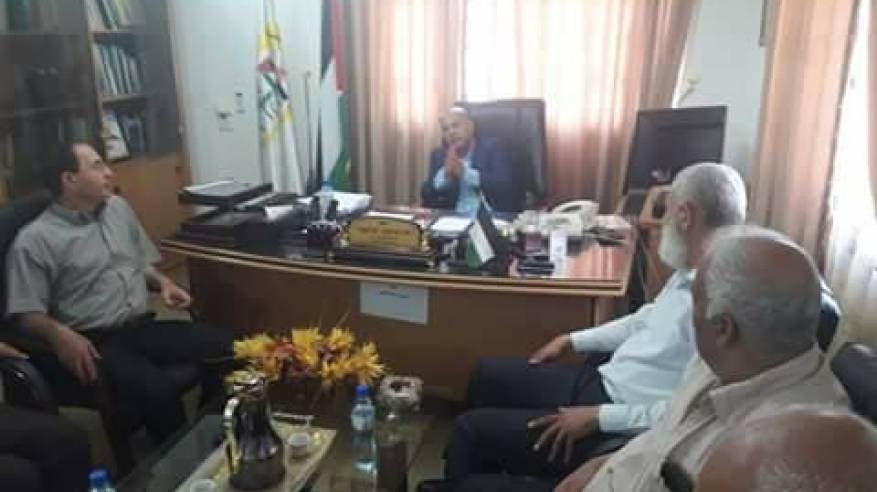 اللجنة الشعبية بمخيم خانيونس تُهنئ د. أبو هولى بتوليه منصب رئيس دائرة شؤون اللاجئين بالمنظمة