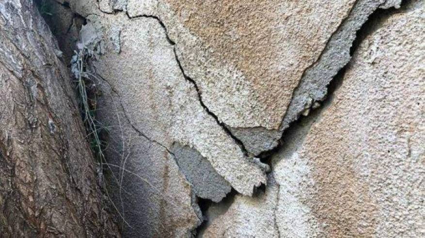 انهيارات أرضية خطيرة في سلوان تتسبب بإخلاء منزل وتهدد منازل أخرى