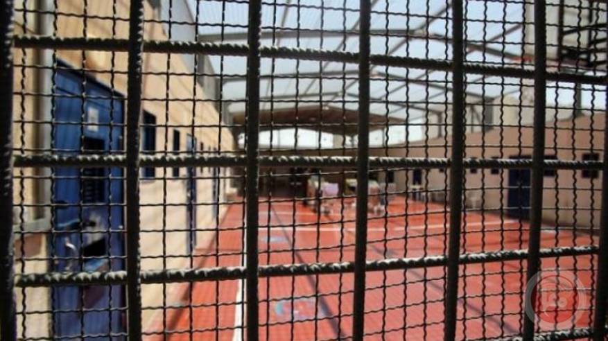 إدارة سجون الاحتلال تماطل في علاج عدد من الأسرى المرضى وتتجاهل أوضاعهم الصعبة