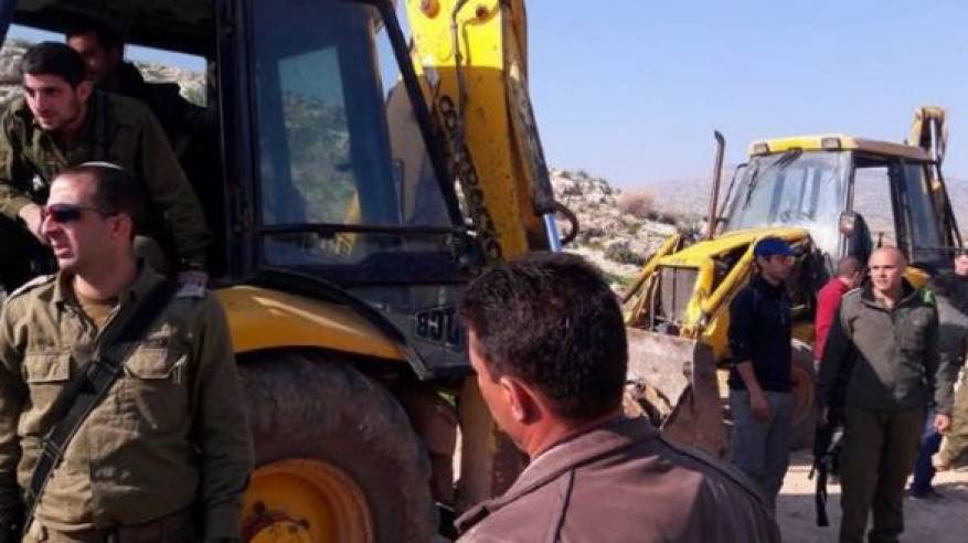 الاحتلال يستولي على معدات حفر آبار ومولد كهرباء ورافعة جنوب الخليل