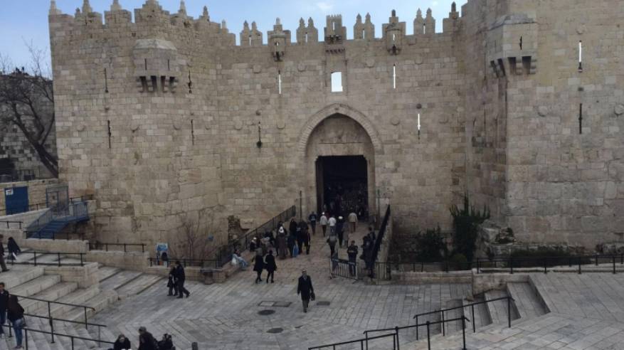 القدس: الاحتلال يغلق 