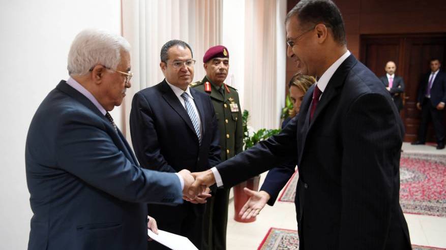 الرئيس يتقبل اوراق اعتماد عدد من السفراء لدى فلسطين
