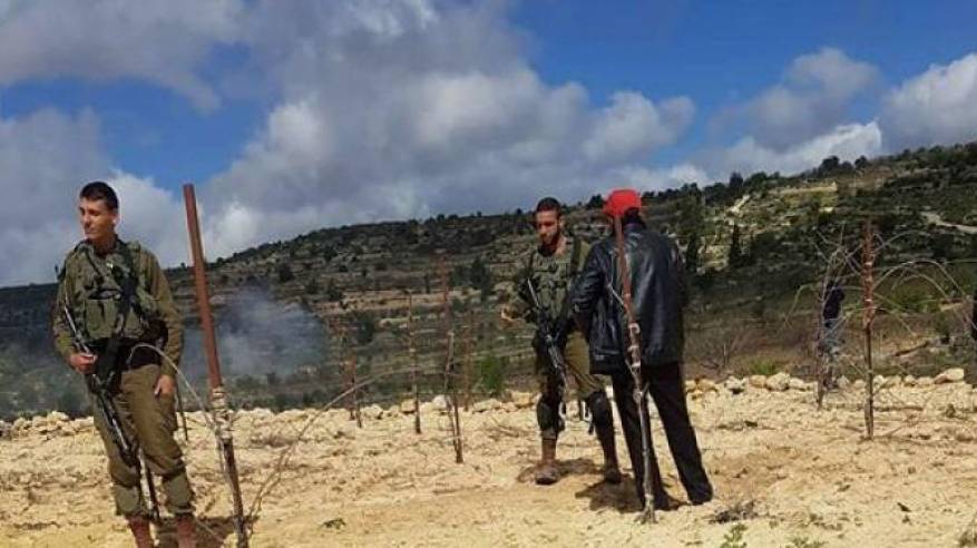 بيت لحم: الاحتلال يطرد مزارعا وأسرته من أرضه غرب الخضر