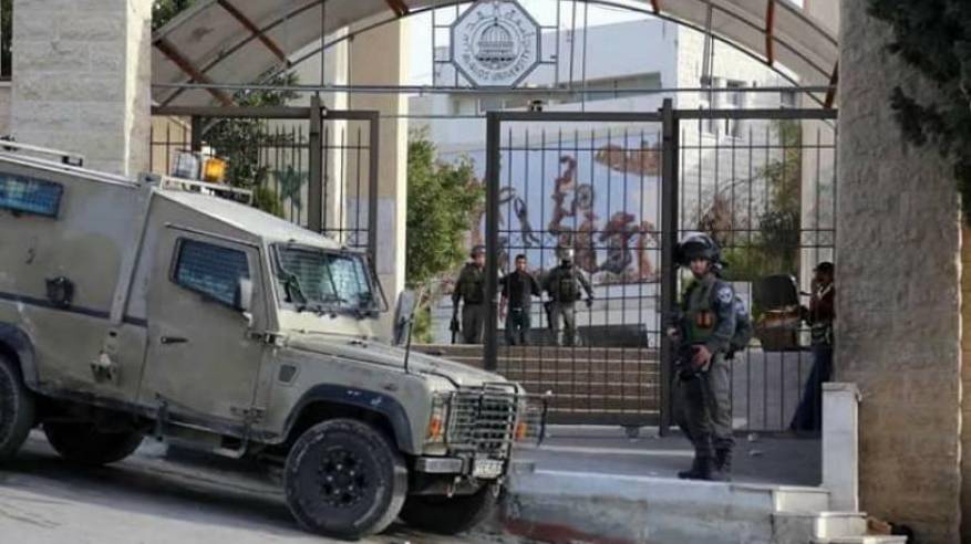 الاحتلال يغلق محيط جامعة القدس ويمنع الطلبة من الوصول إليها وسط اندلاع مواجهات