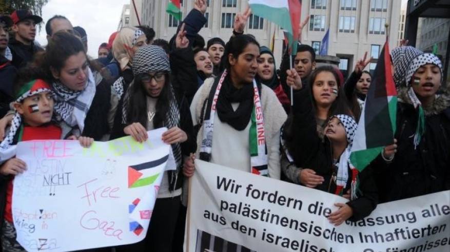 قرابة مليون- فلسطينيو أوروبا على أبواب تجديد الشرعية