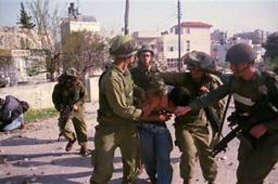 الاحتلال يعتقل ثلاثة مواطنين من قلقيلية