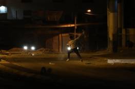 تواصل انتهاكات الاحتلال: إصابات واعتقالات وتفجير مقر 