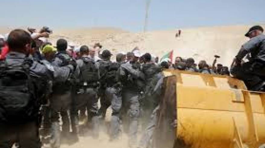 الاحتلال يمنع وصول المواطنين الى الخان الاحمر ويحتجز العشرات بينهم العالول وعساف