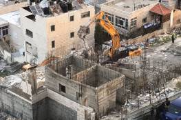 الاحتلال يشرع بهدم بناية سكنية وأساسات أخرى في القدس