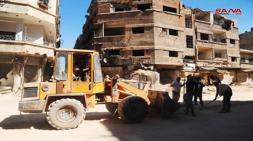 دمشق: انجاز أعمال إزالة الركام والردم من شوارع مخيم اليرموك