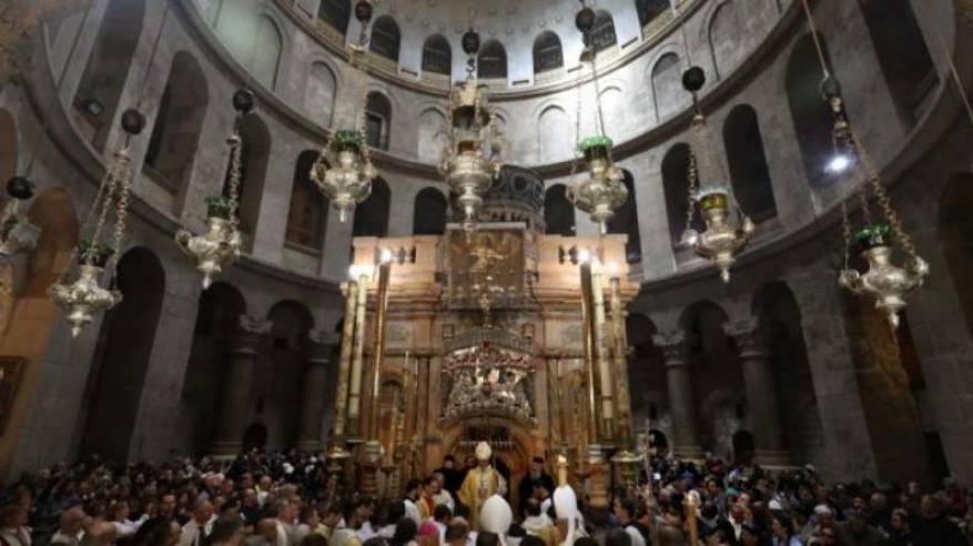 الهيئة الاسلامية المسيحية تدين اعتداء المستوطن على المصلين في كنيسة القيامة