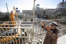 سلطات الاحتلال تخطر بهدم 20 متجرا بمخيم شعفاط شمال القدس