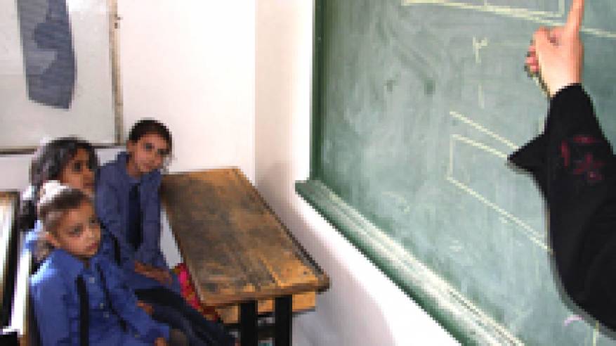 نقص التمويل لمدارس الاونروا يدفع الطلية إلى مباني المدارس المستأجرة في الأردن