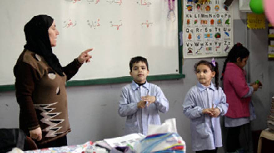 مدارس الأونروا في لبنان تساعد أطفال اللاجئين الفلسطينيين النازحين من سوريا على استعادة الإحساس بالحياة الطبيعية