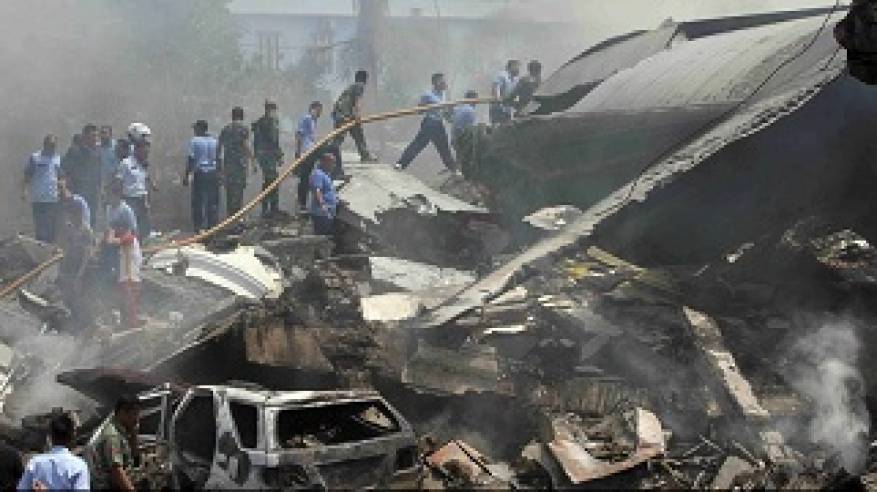 أندونيسيا: مصرع 30 شخصا في تحطم طائرة عسكرية