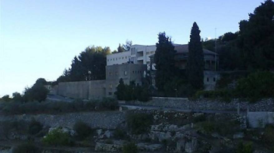 العليا الاسرائيلية تقر بناء الجدار في كريمزان