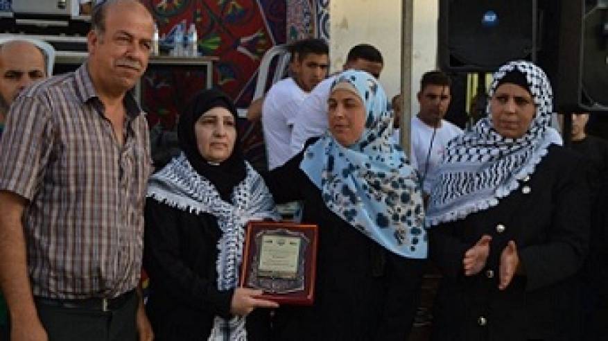 مخيم قلنديا: تكريم 330 من عائلات شهداء محافظة القدس في مهرجان "خنساء القدس"