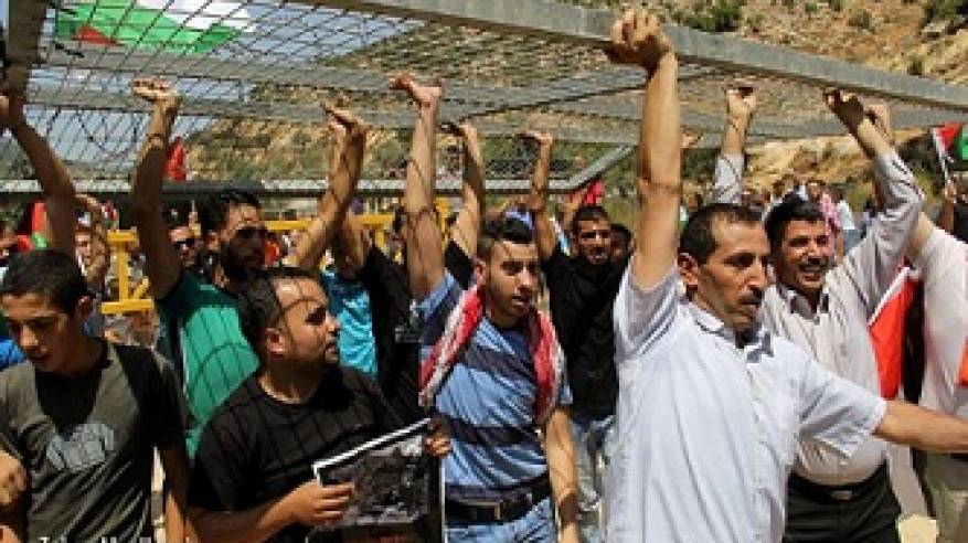 إصابات بالاختناق خلال قمع مسيرة سلمية واعتصام فوق الأراضي المجرفة في بيت جالا