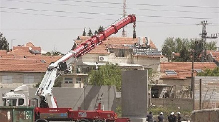 المصادقة على بناء جدار فاصل يُقطع شمل القدس