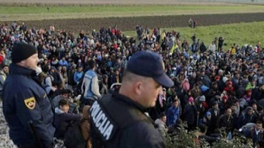 سلوفينيا تطلب من الاتحاد الأوروبي قوات شرطة لتنظيم تدفق اللاجئين