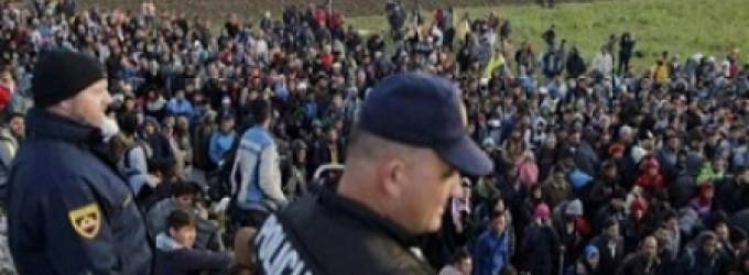 سلوفينيا تطلب من الاتحاد الأوروبي قوات شرطة لتنظيم تدفق اللاجئين