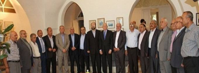 رئيس الوزراء اللبناني المكلف يبحث مع الفصائل أوضاع الفلسطينيين